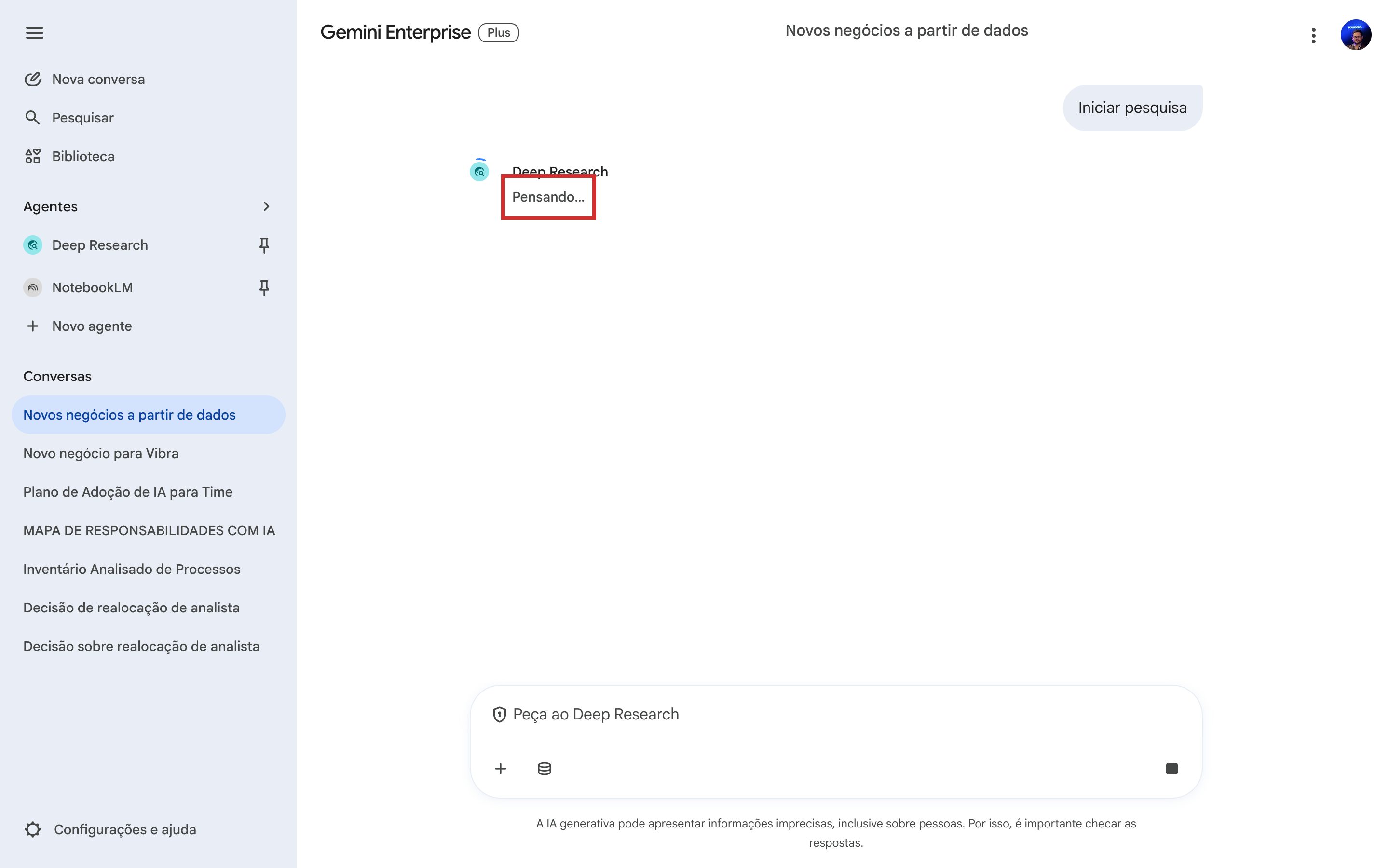 Deep Research processando a pesquisa de benchmarks